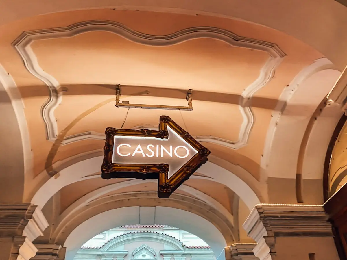 Casino direction sign inside the venue